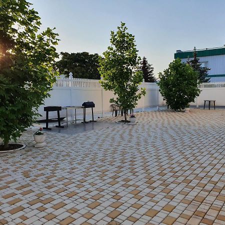 Aleksandriya Hotel Chornomorsk Buitenkant foto