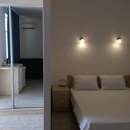 Aleksandriya Hotel Chornomorsk Buitenkant foto