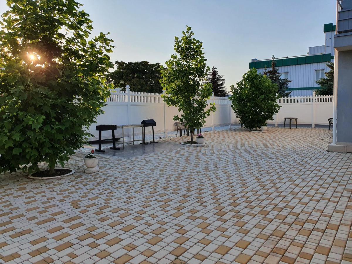 Aleksandriya Hotel Chornomorsk Buitenkant foto