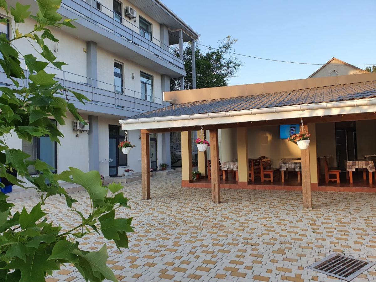 Aleksandriya Hotel Chornomorsk Buitenkant foto