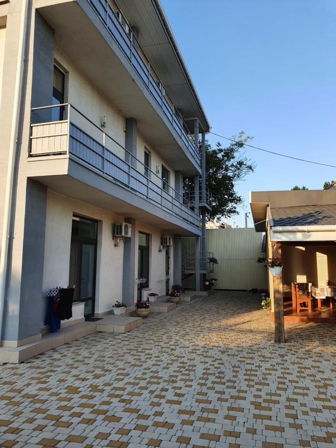 Aleksandriya Hotel Chornomorsk Buitenkant foto