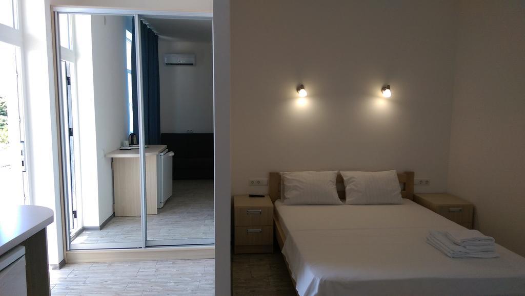 Aleksandriya Hotel Chornomorsk Buitenkant foto