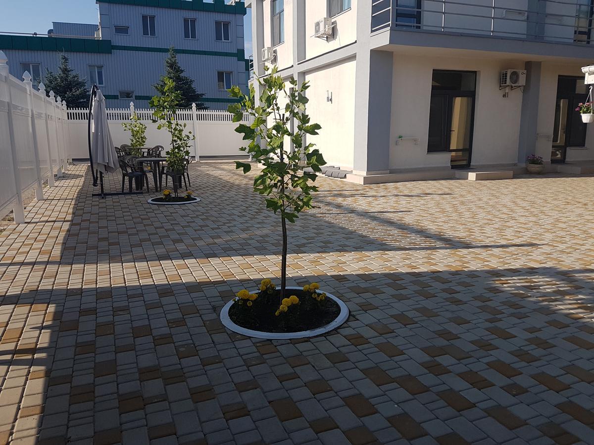 Aleksandriya Hotel Chornomorsk Buitenkant foto