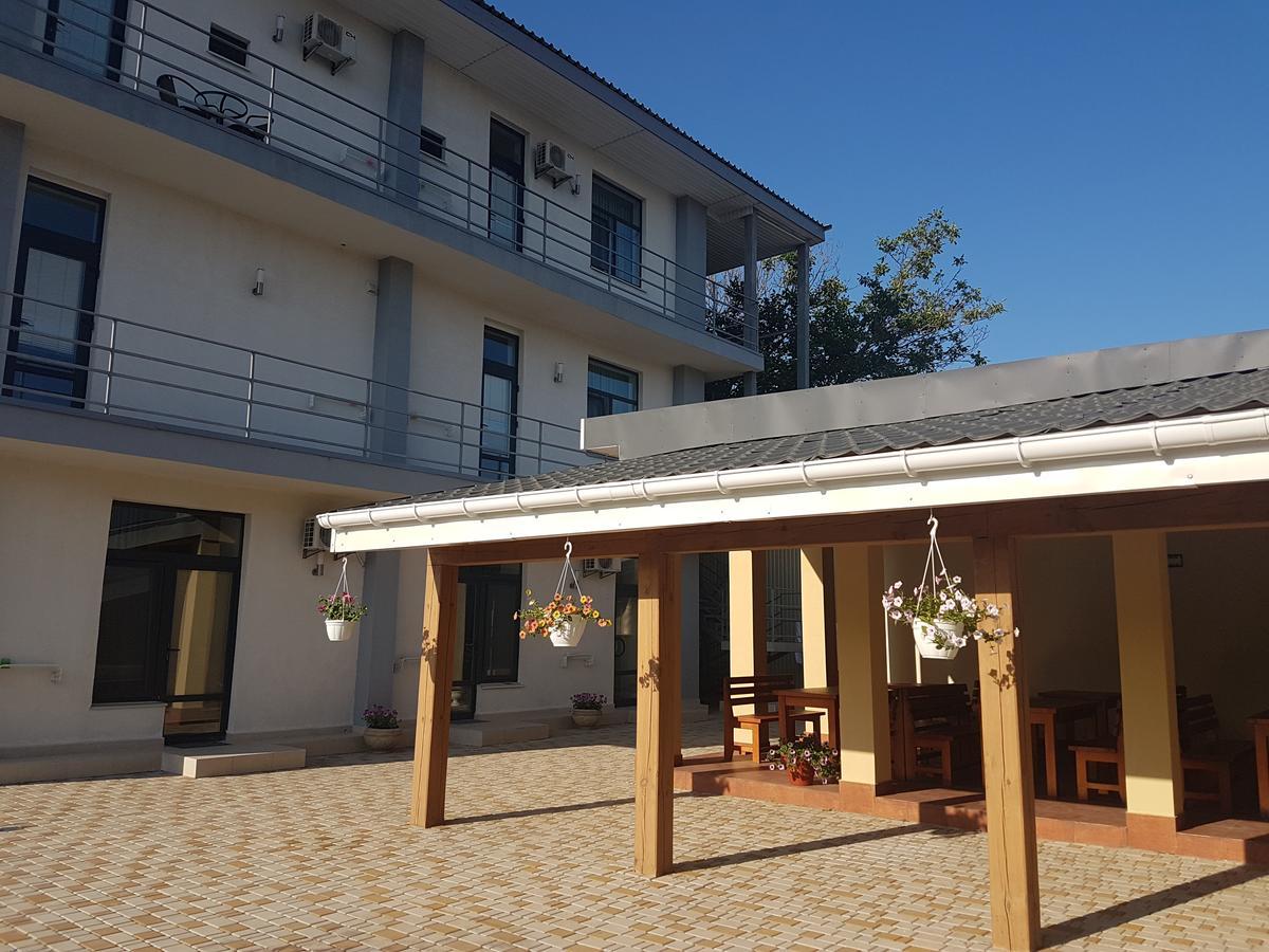Aleksandriya Hotel Chornomorsk Buitenkant foto